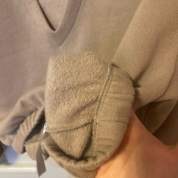 Urban Outfitters sweater (large) - Picture 6 of 6